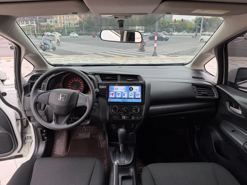 Honda Fit — фото 5