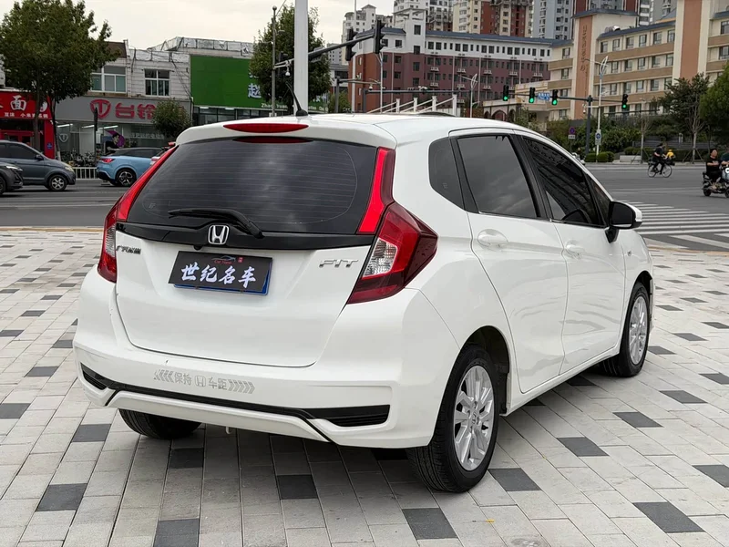 Honda Fit — фото 8