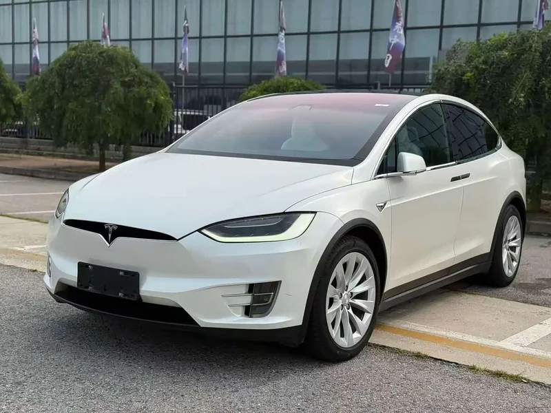 Tesla Model X — фото 1
