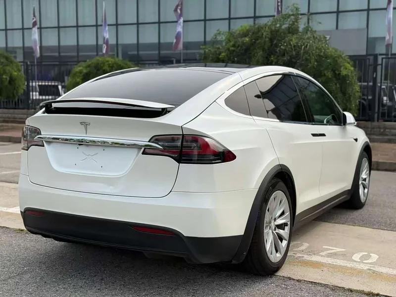 Tesla Model X — фото 4