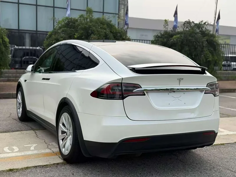 Tesla Model X — фото 6