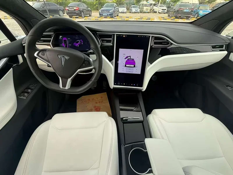 Tesla Model X — фото 7