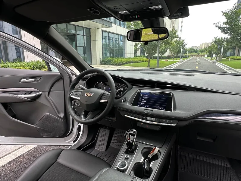 Cadillac XT4 — фото 12