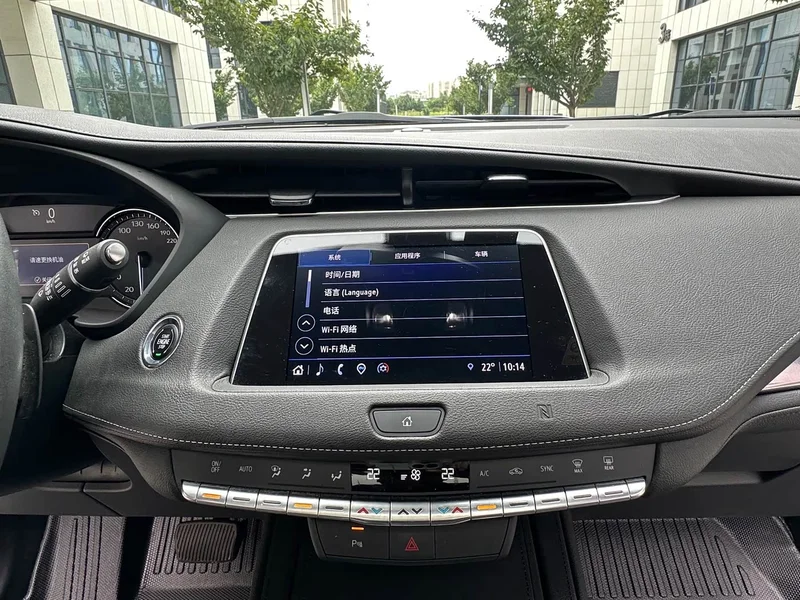 Cadillac XT4 — фото 15