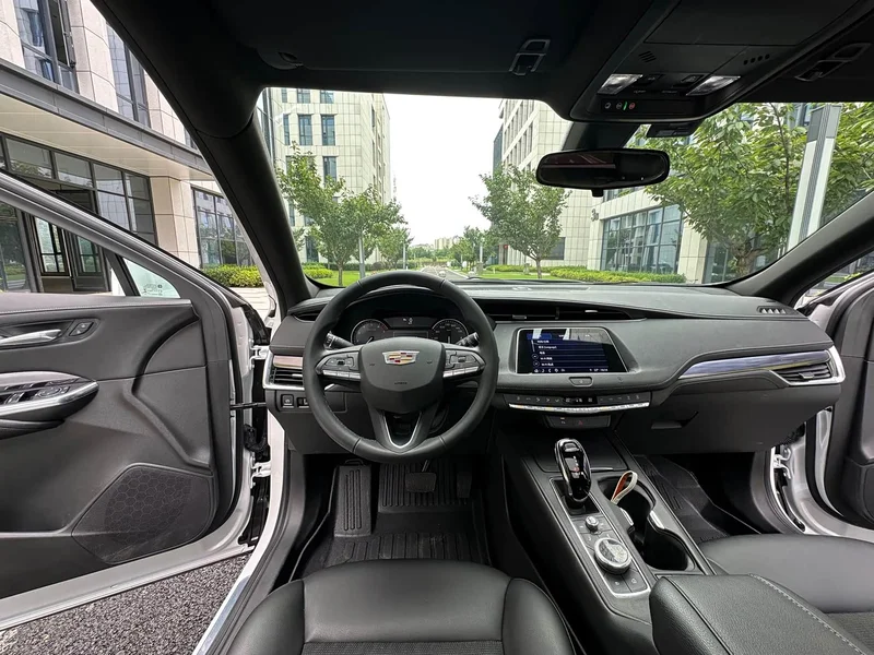 Cadillac XT4 — фото 17