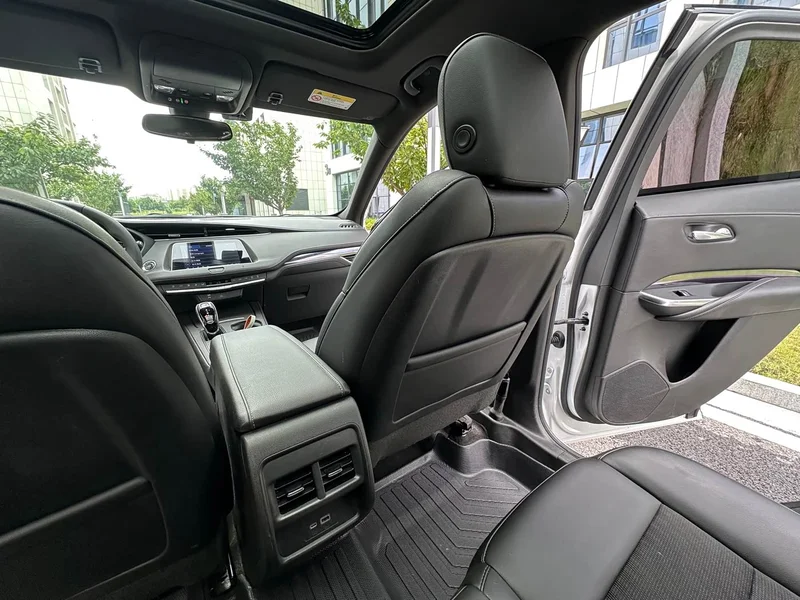 Cadillac XT4 — фото 18