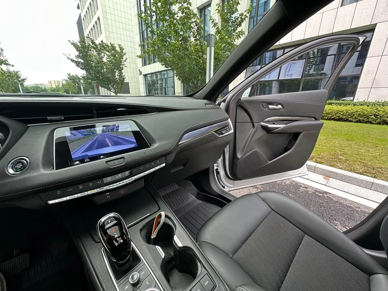 Cadillac XT4 — фото 19