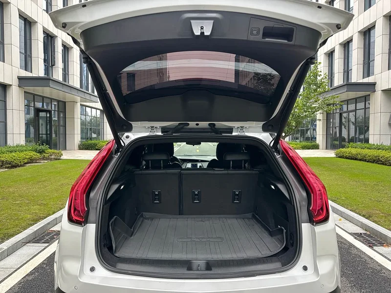 Cadillac XT4 — фото 27