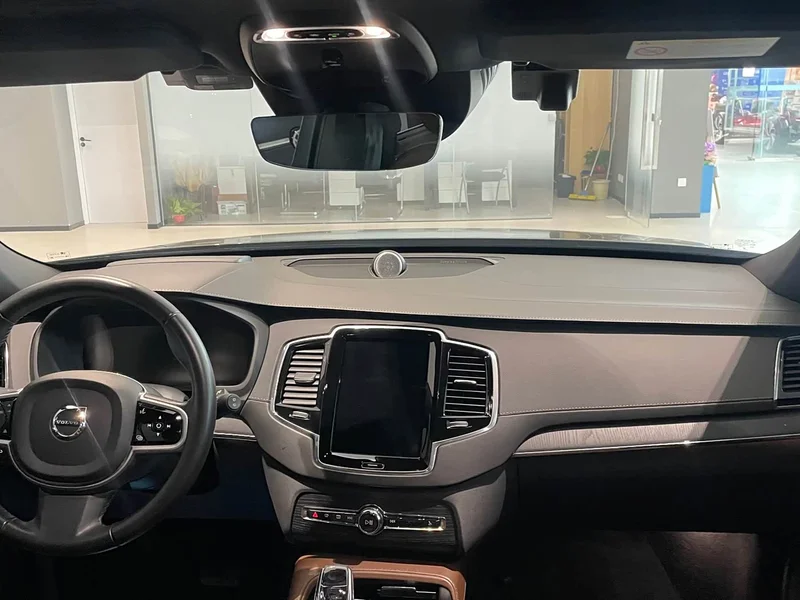 Volvo XC90 — фото 10