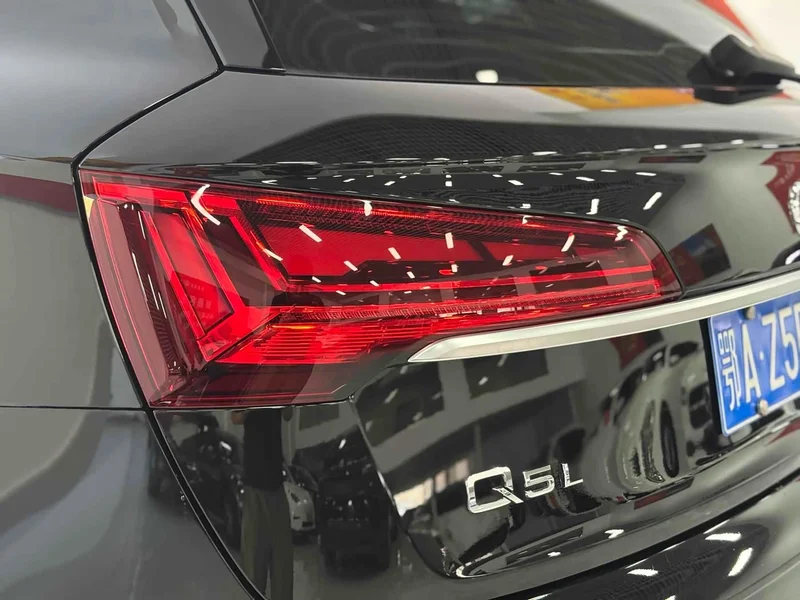 Audi Q5L — фото 16