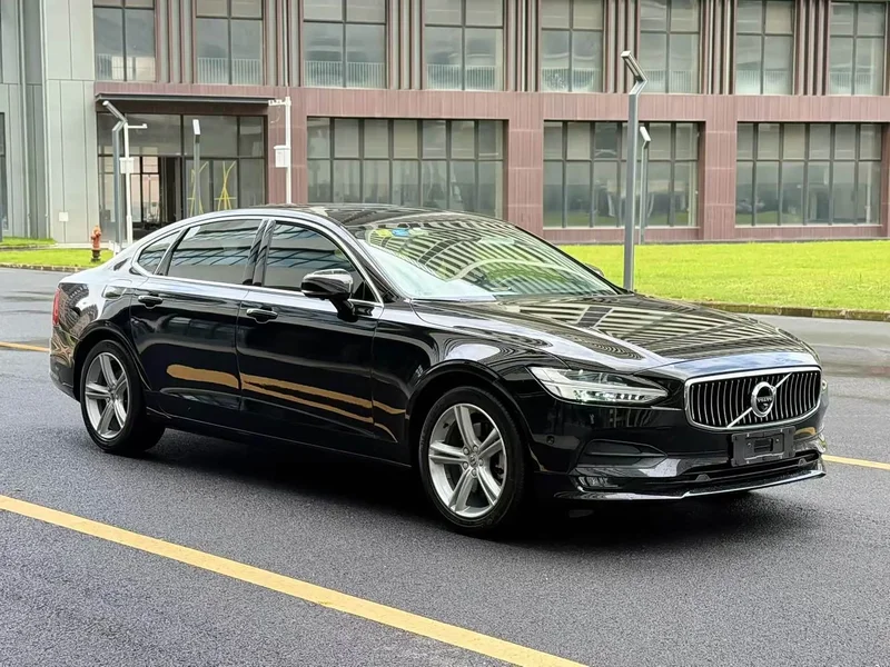 Volvo S90 — фото 1