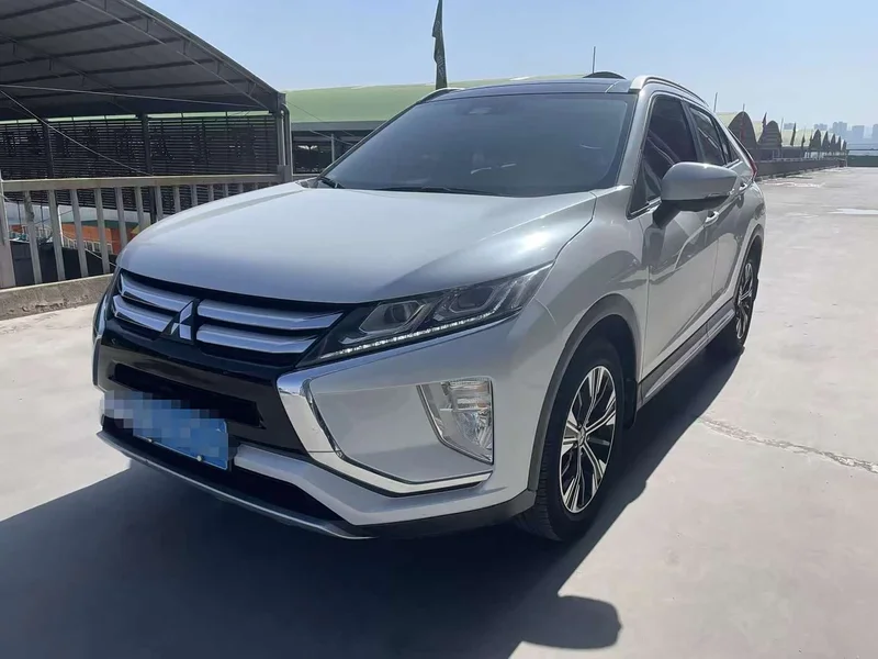 Mitsubishi Eclipse Cross — фото 1