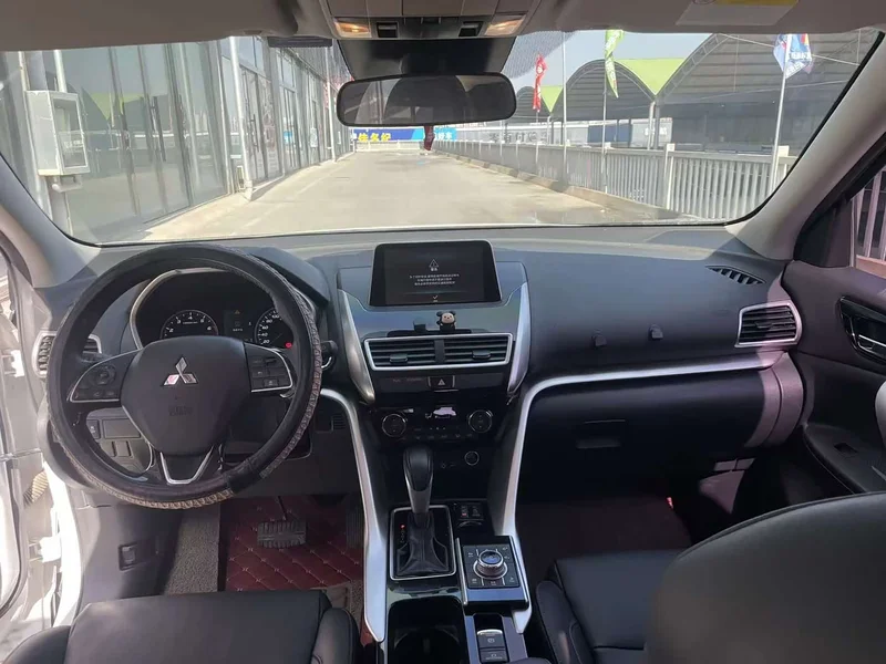 Mitsubishi Eclipse Cross — фото 8