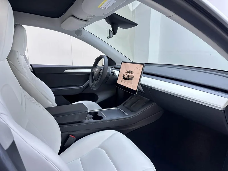 Tesla Model Y — фото 12