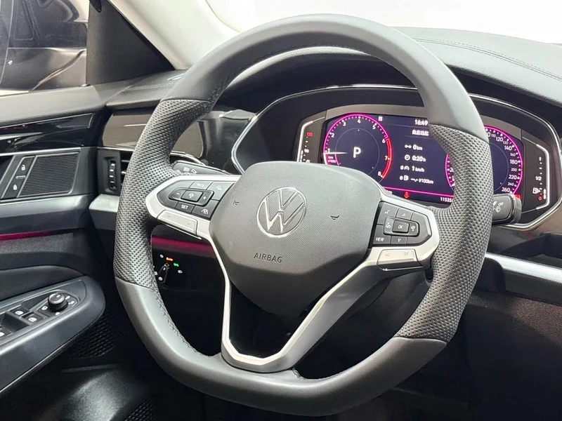 Volkswagen Passat — фото 12