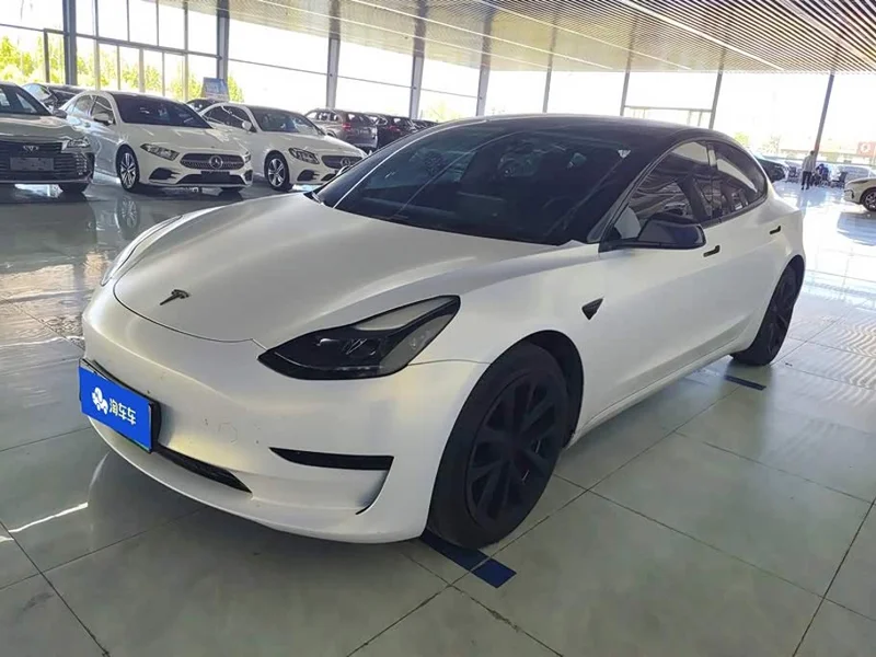 Tesla Model 3 — фото 1
