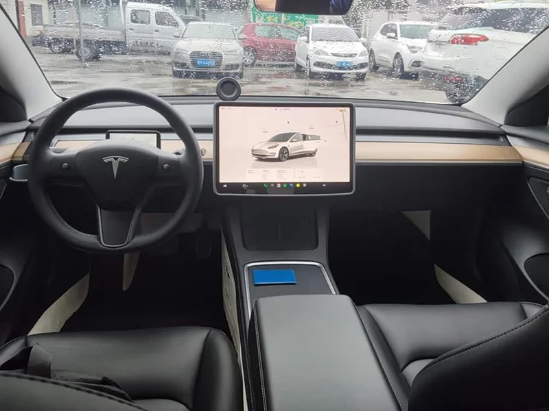 Tesla Model 3 — фото 12
