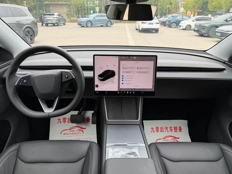 Tesla Model Y — фото 12