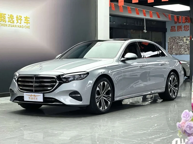 Mercedes-Benz E-Class — фото 1
