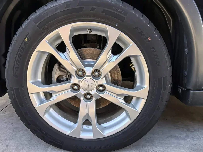 Mitsubishi Outlander — фото 13