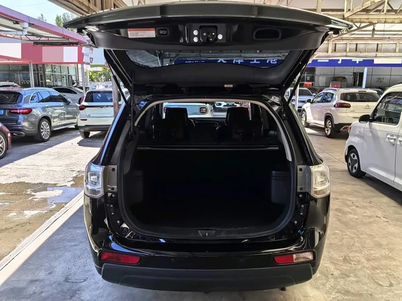 Mitsubishi Outlander — фото 14