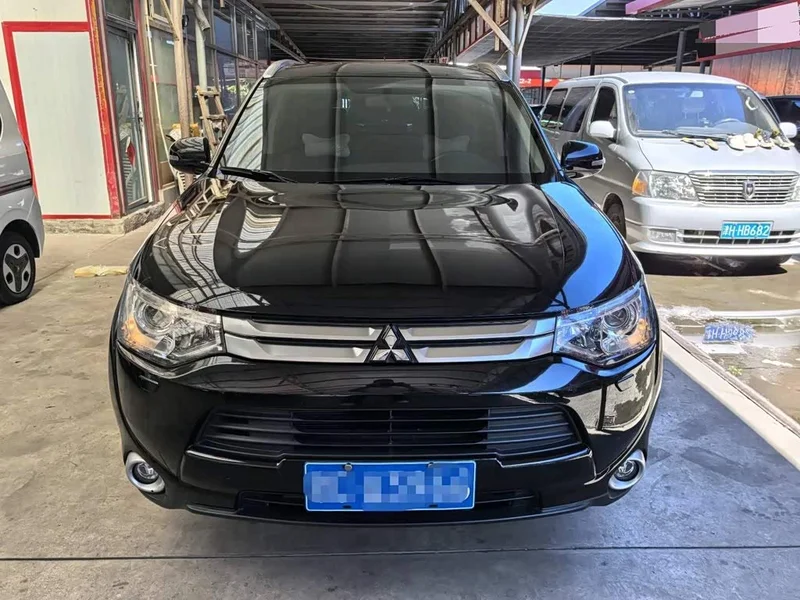 Mitsubishi Outlander — фото 2