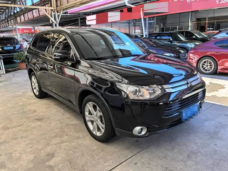 Mitsubishi Outlander — фото 3