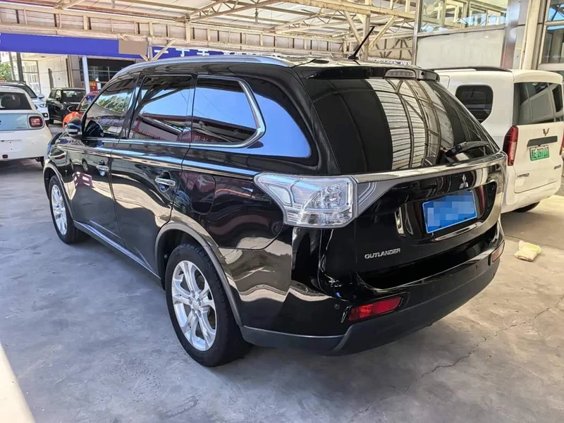Mitsubishi Outlander — фото 9