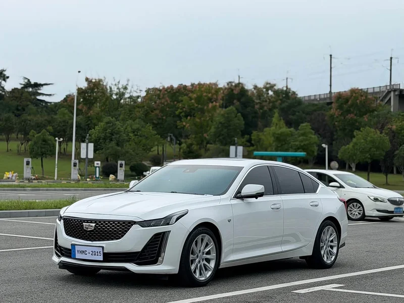 Cadillac CT5 — фото 1