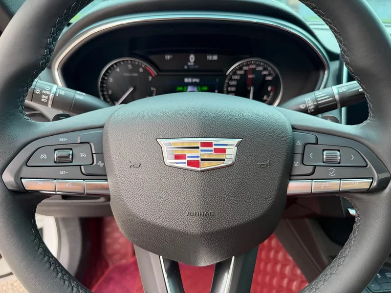 Cadillac CT5 — фото 12