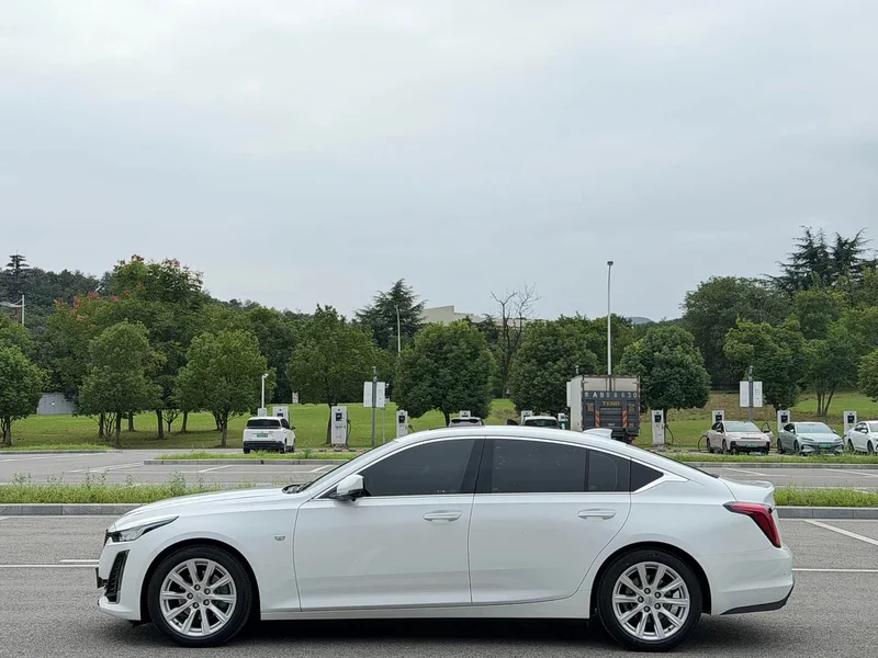 Cadillac CT5 — фото 4
