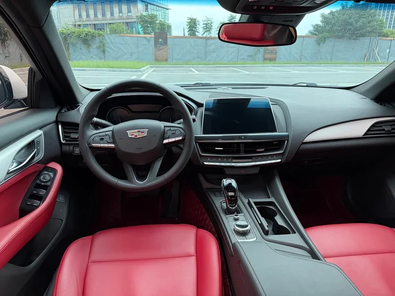 Cadillac CT5 — фото 8