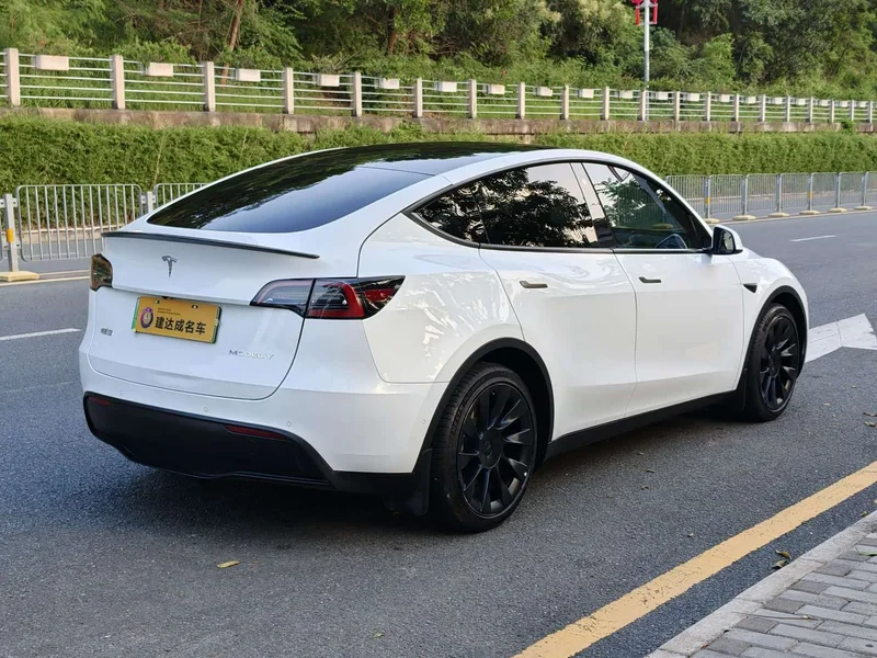Tesla Model Y — фото 4