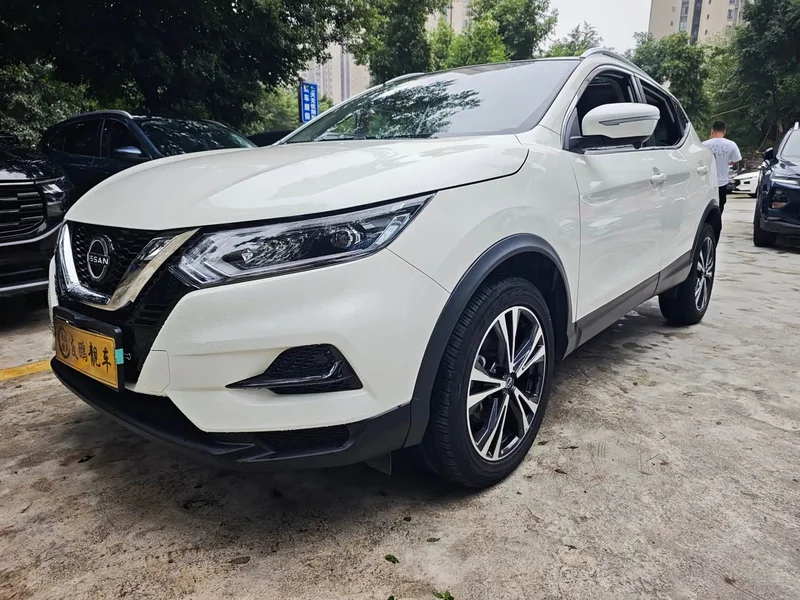 Nissan Qashqai — фото 1