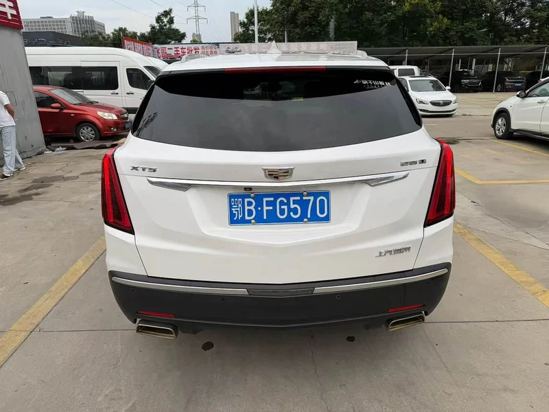 Cadillac XT5 — фото 8