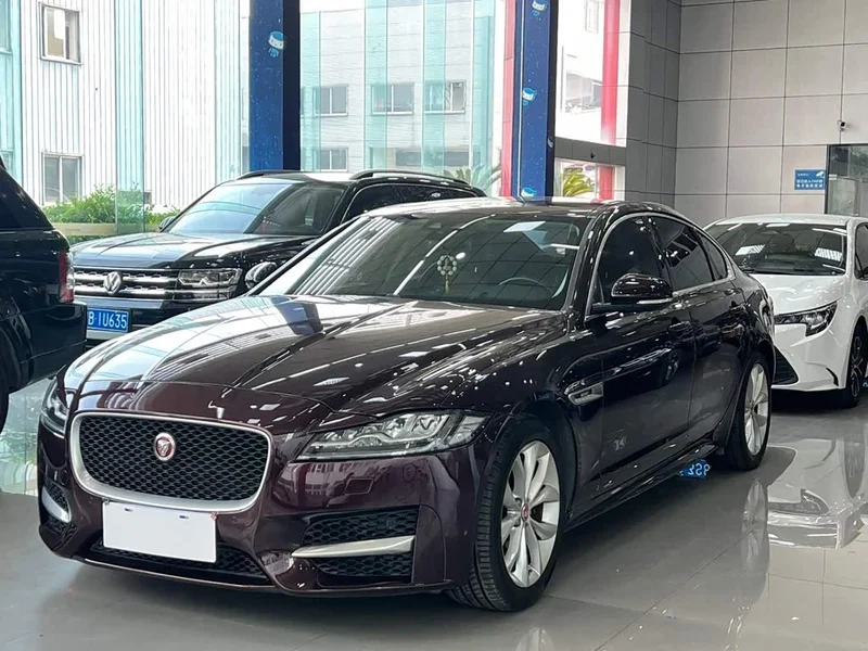 Jaguar XF — фото 1