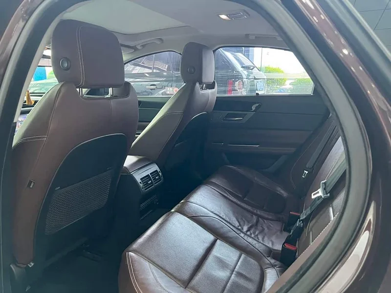 Jaguar XF — фото 6