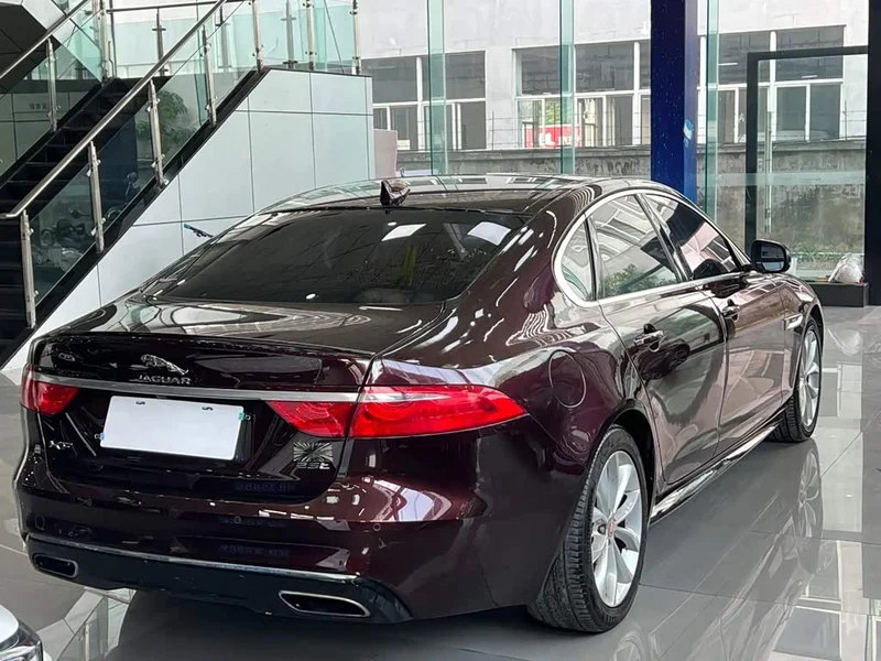 Jaguar XF — фото 8