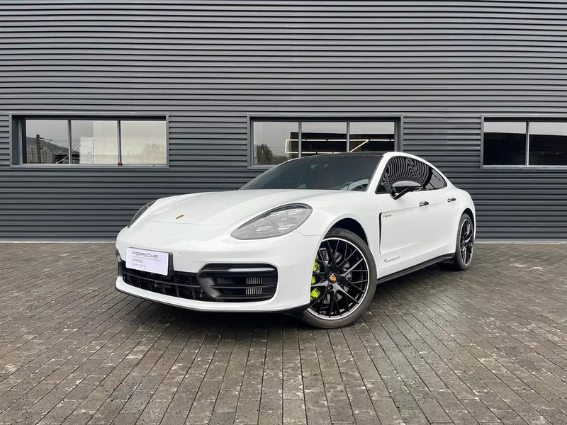 Porsche Panamera — фото 1