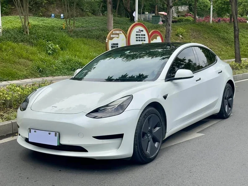 Tesla Model 3 — фото 1
