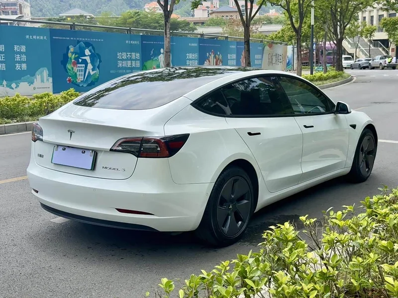 Tesla Model 3 — фото 7
