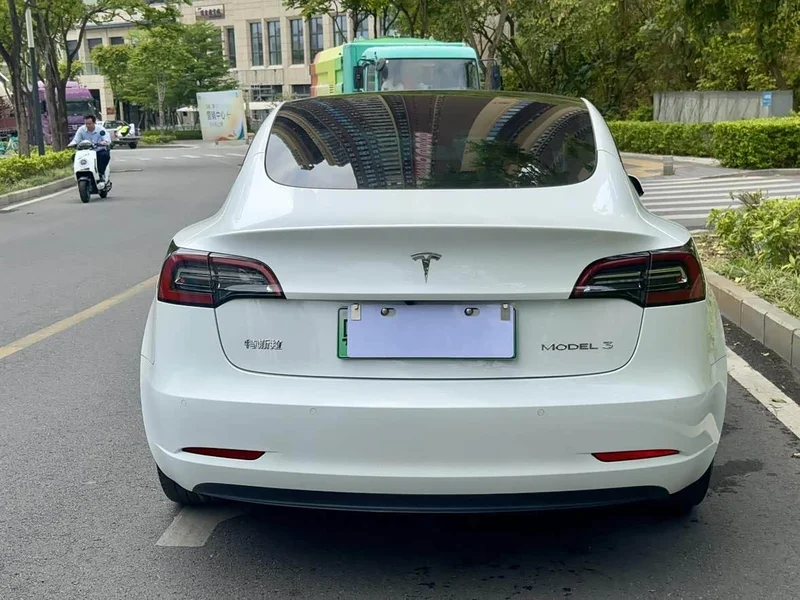 Tesla Model 3 — фото 8