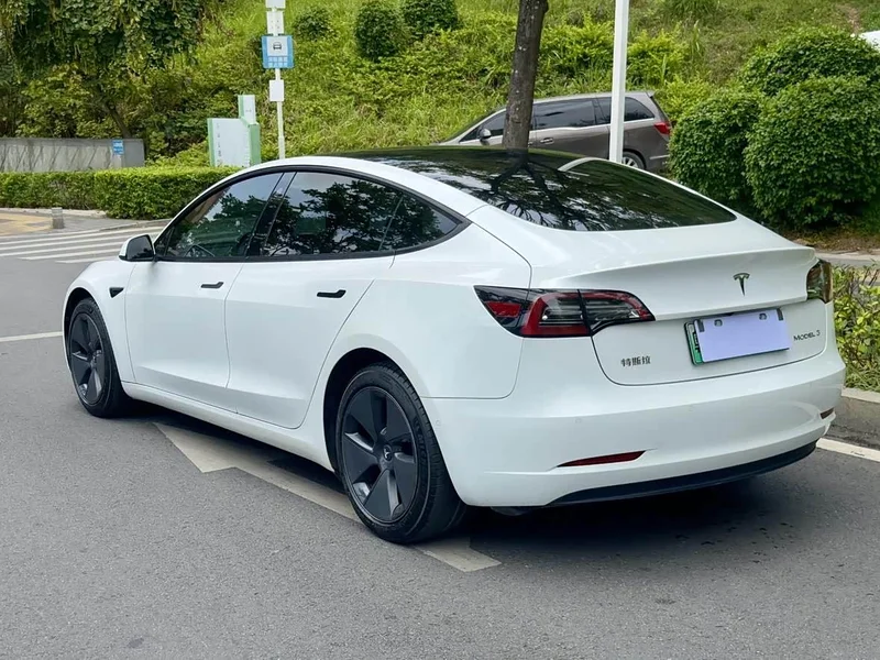 Tesla Model 3 — фото 9