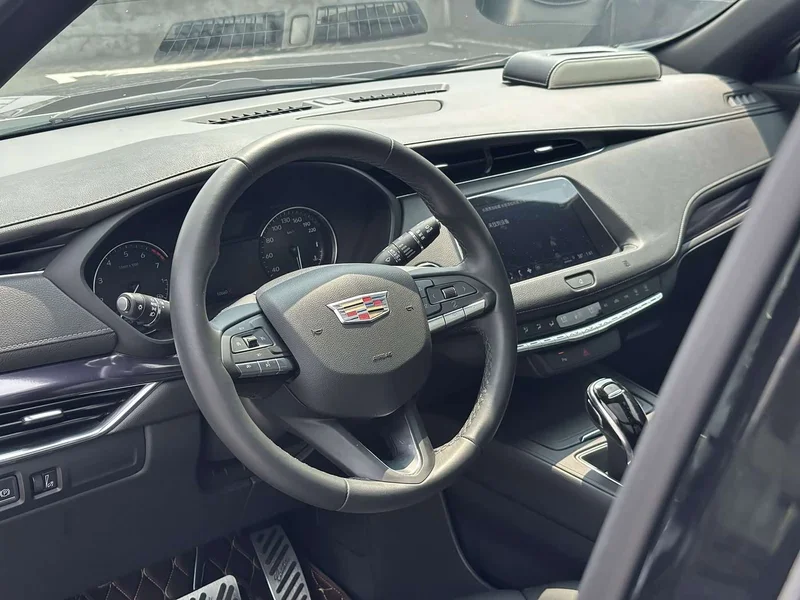 Cadillac XT4 — фото 17