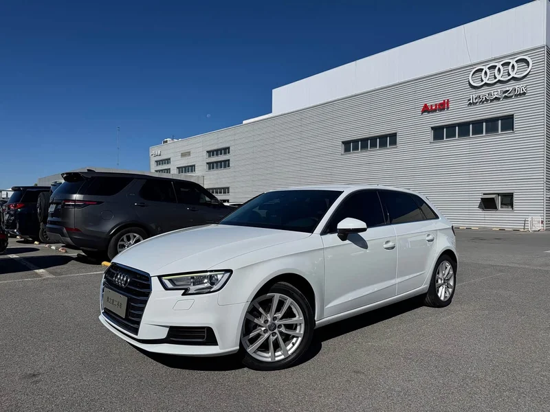 Audi A3 — фото 1