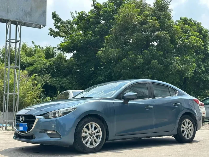 Mazda 3 Axela — фото 1