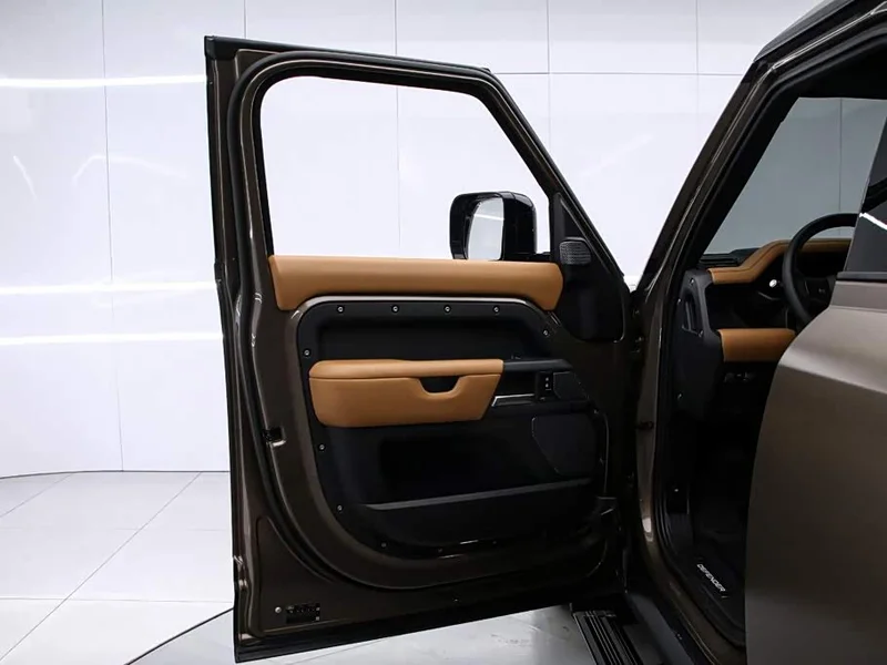 Land Rover Defender — фото 12