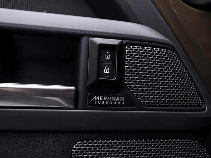 Land Rover Defender — фото 13