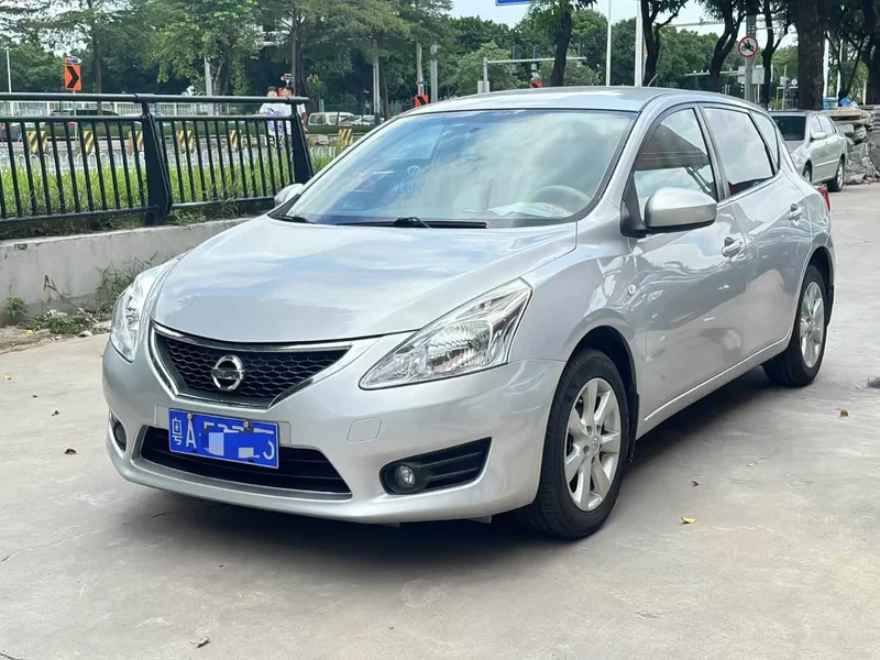 Nissan Tiida — фото 1