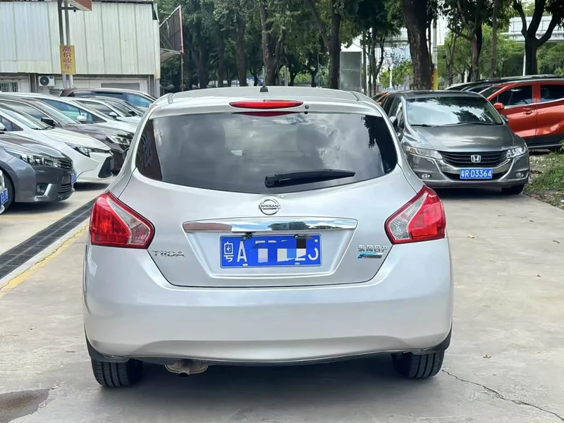 Nissan Tiida — фото 10